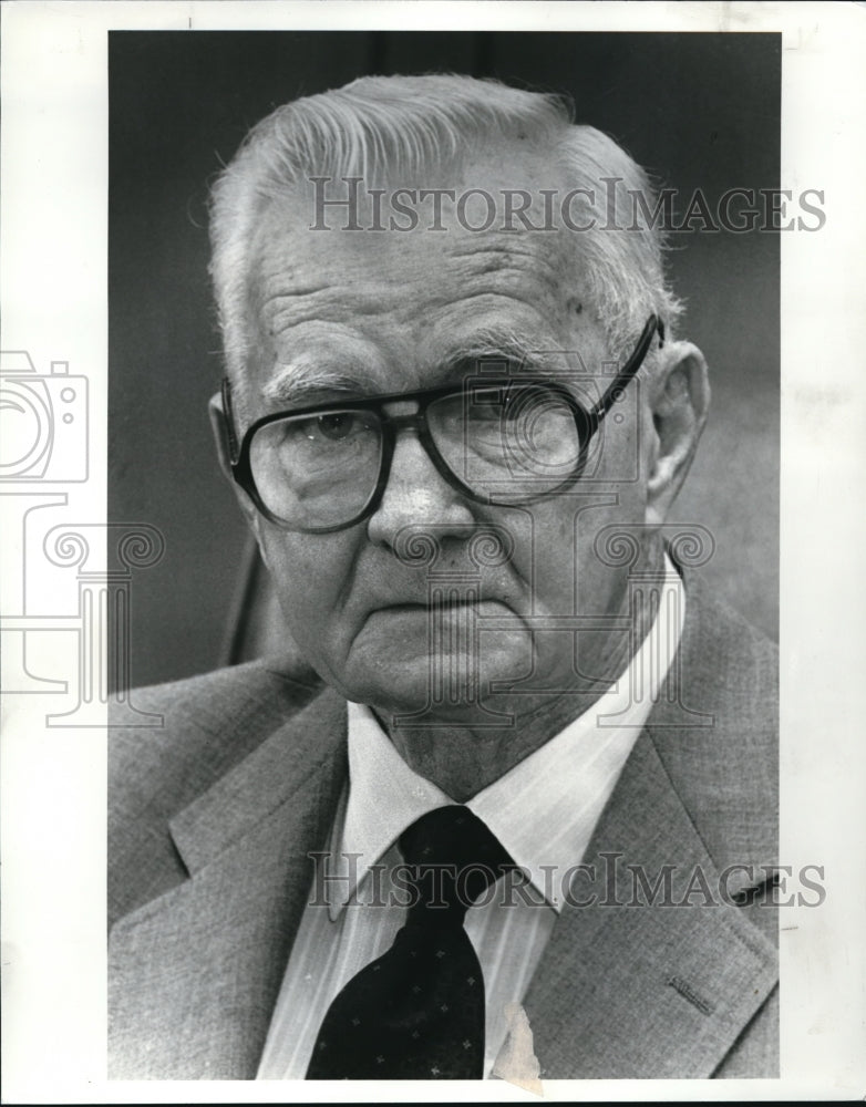 1985, John J Cooney Head of Cuyahoga Count New Investment Earnings - Historic Images