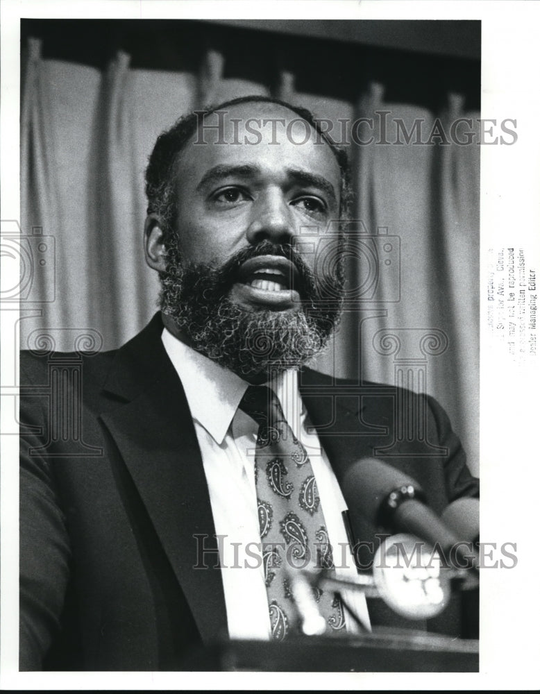 1989 Media Photo Leon Dash speaks on Teen age pregancy at the Cleveland Club - Historic Images