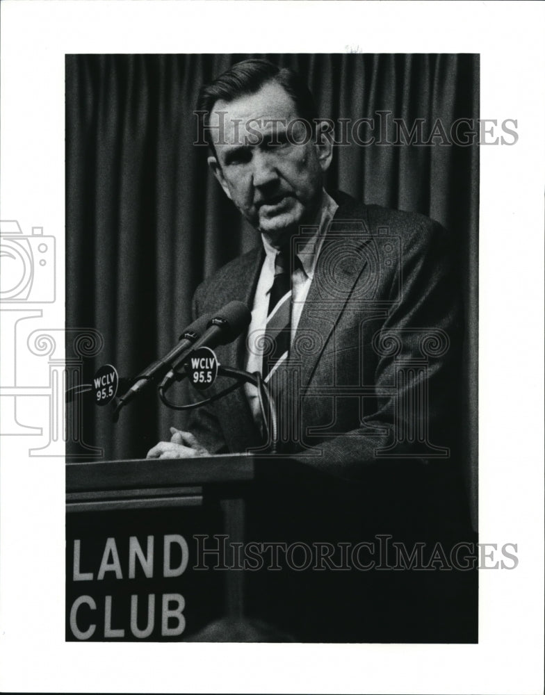 1991 Press Photo Ramsey Clark former US Attorney Gen. speaks at City Club - Historic Images