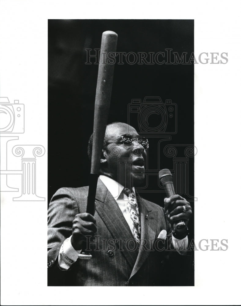 1989, Joe Clark former high school principla talks at Front Row Theat - Historic Images