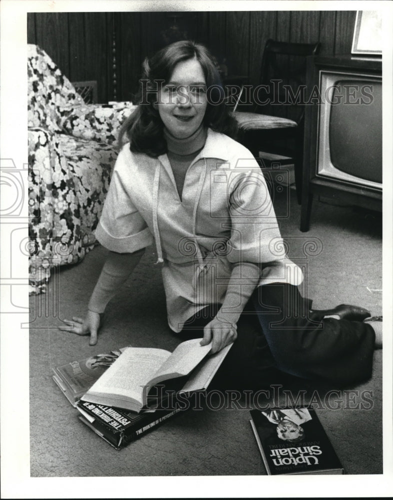 1979 Press Photo Nancy Daniels, new PR for lake Cty Comm. office Painesville - Historic Images