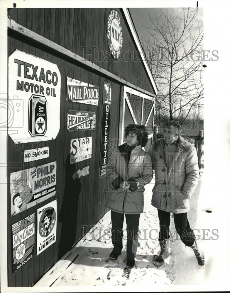 1982 Press Photo Joe and Sue Davidson of Medina, owners of Aaron Archives - Historic Images