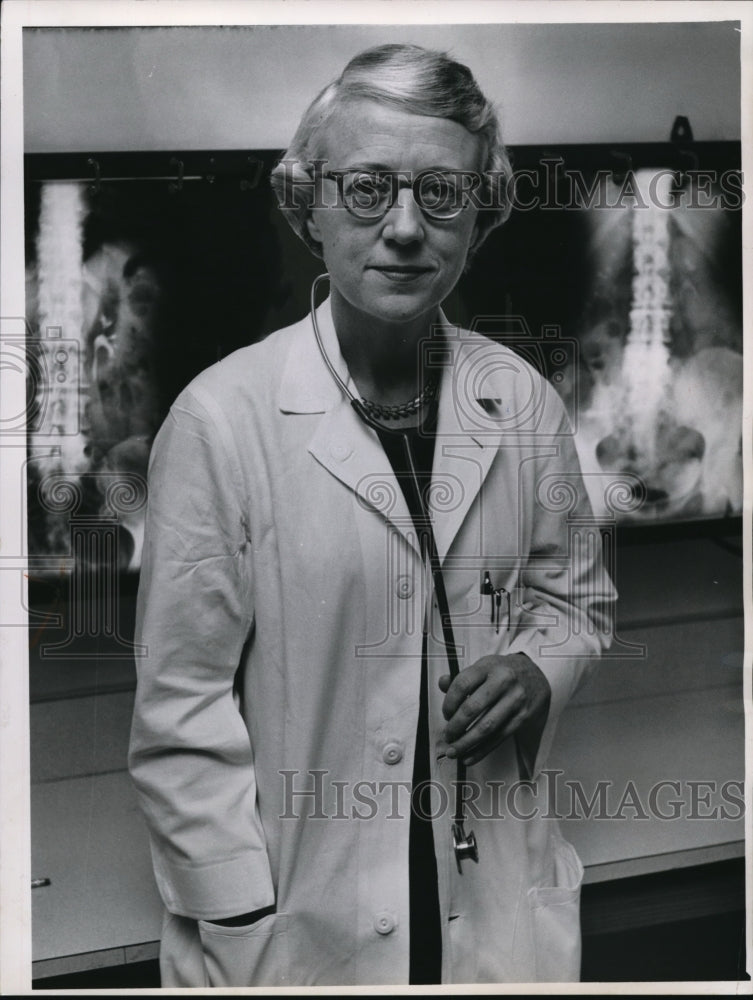 1963 Press Photo Dr Hariet P Dunstan, pres Scientific Council Cleve Area Heart - Historic Images