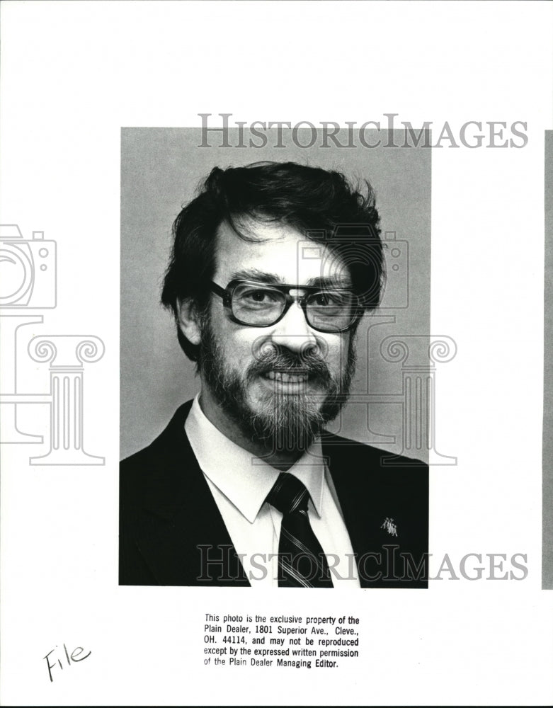 1987 Press Photo Doanald L Demarco Director Community Services Fair Housing Advo - Historic Images