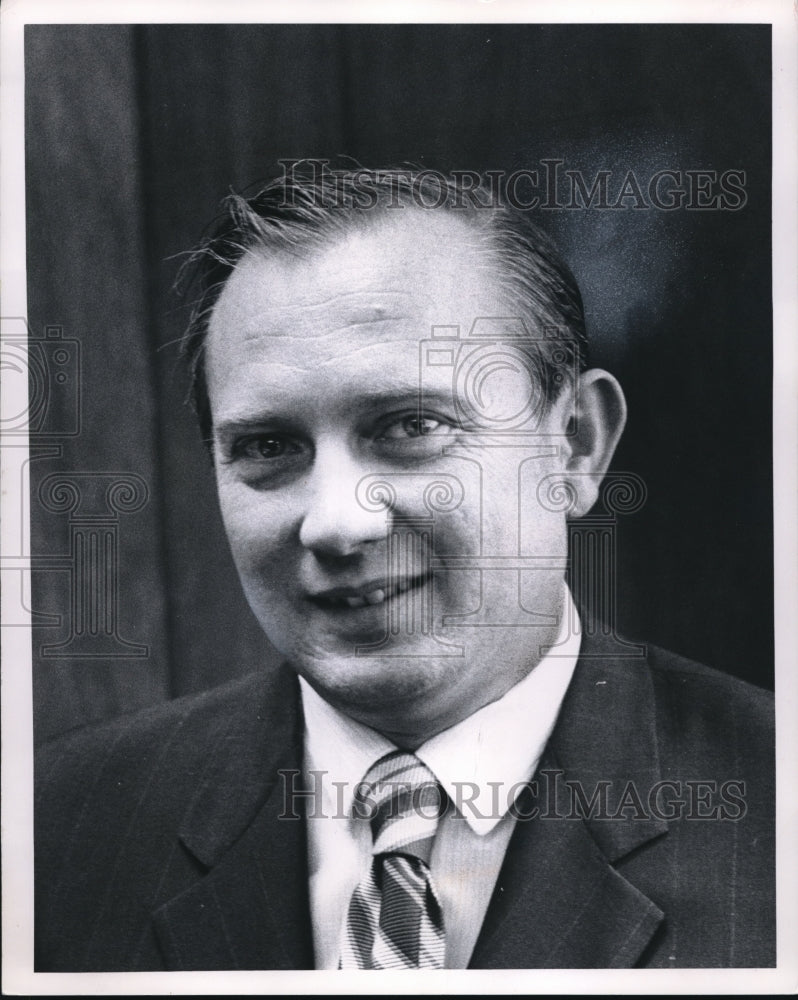 1971 Press Photo Frank Dobos, assistant superintendent in the central office - Historic Images