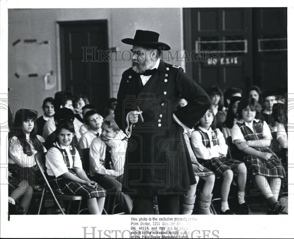 1989 Press Photo George P. Dauler as Ulysses S. Grant at St. Marys School - Historic Images