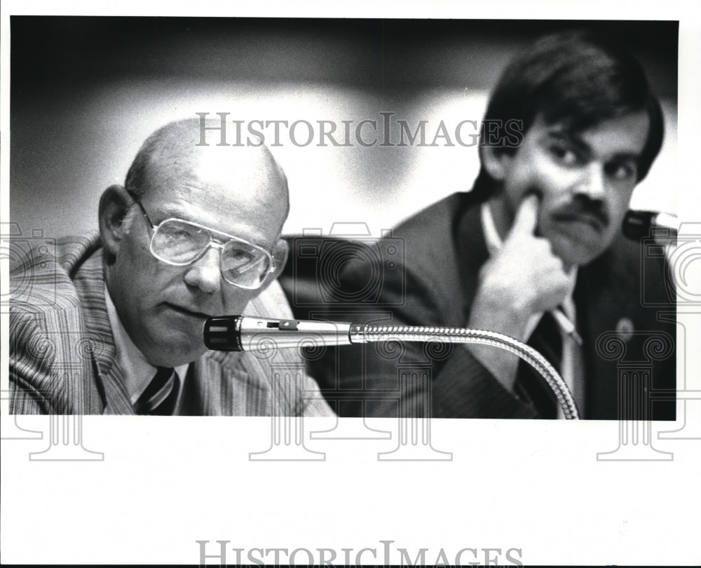 1986 Press Photo Medina Council Richard A.Dirham and Phillip G.Duke. - Historic Images