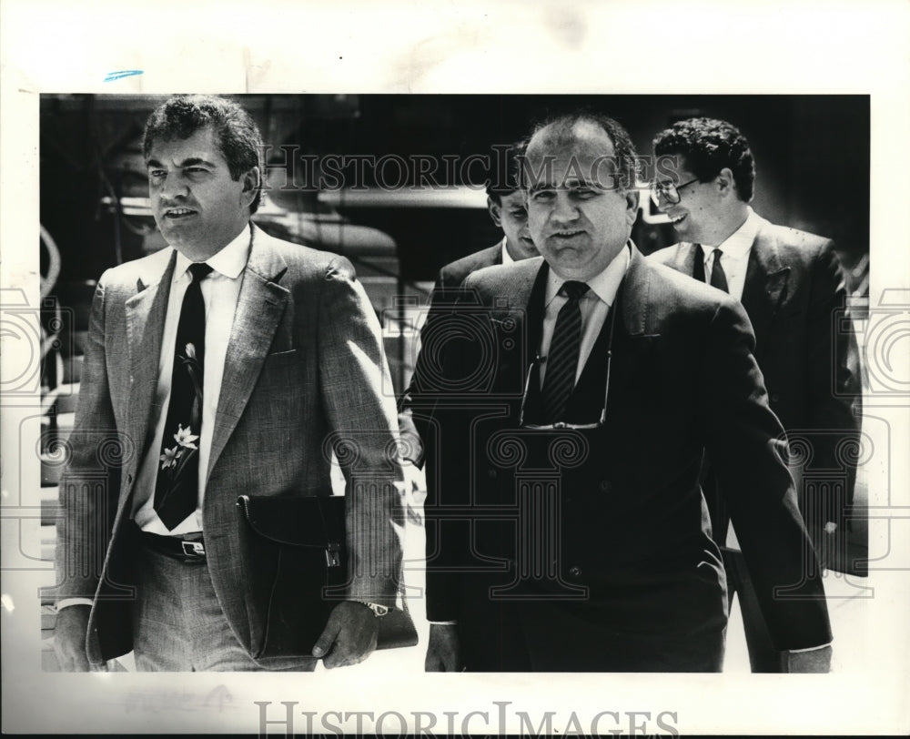 1990 Press Photo Michael Climaco (left) and John R. Climaco - Historic Images
