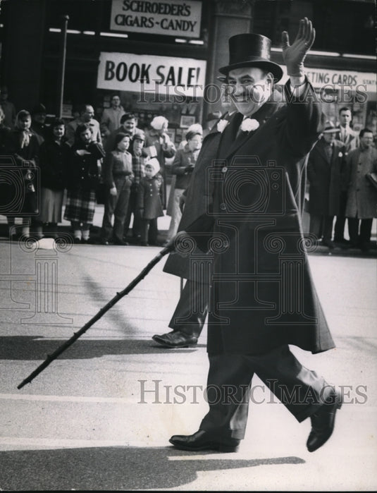1955 Press Photo Mayor Anthony J. Celebreezze in parade. - Historic Images
