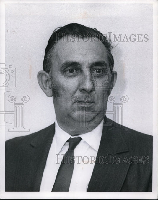 1971 Press Photo Frank Csiszke Service Directorof Pepper Pike - Historic Images