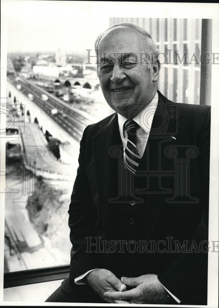 1983 Press Photo Mayor Robt. D. Cusick, Brooklyn Hts, RTA board member - Historic Images