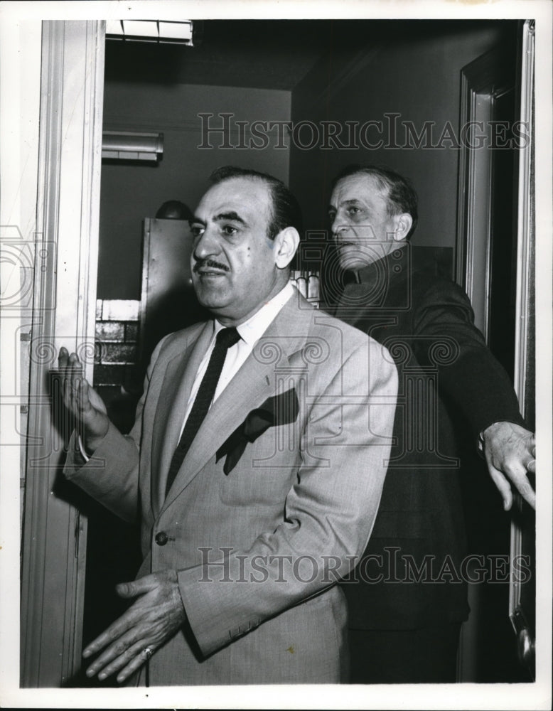 1955 Press Photo Mayor Celebrezze of Cleveland and Ernie Crown. - Historic Images