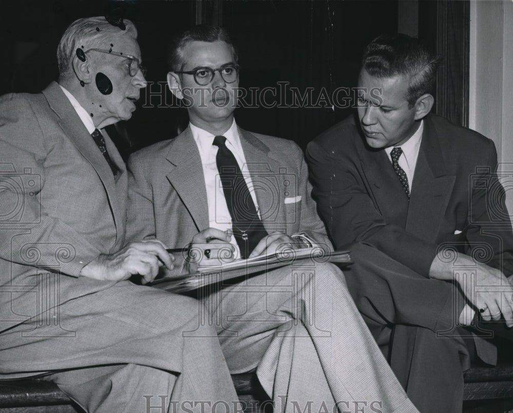 1954 Press Photo Lawyer Corrigan with his client Dr Richard Sheppard &amp; Dr Steve - Historic Images
