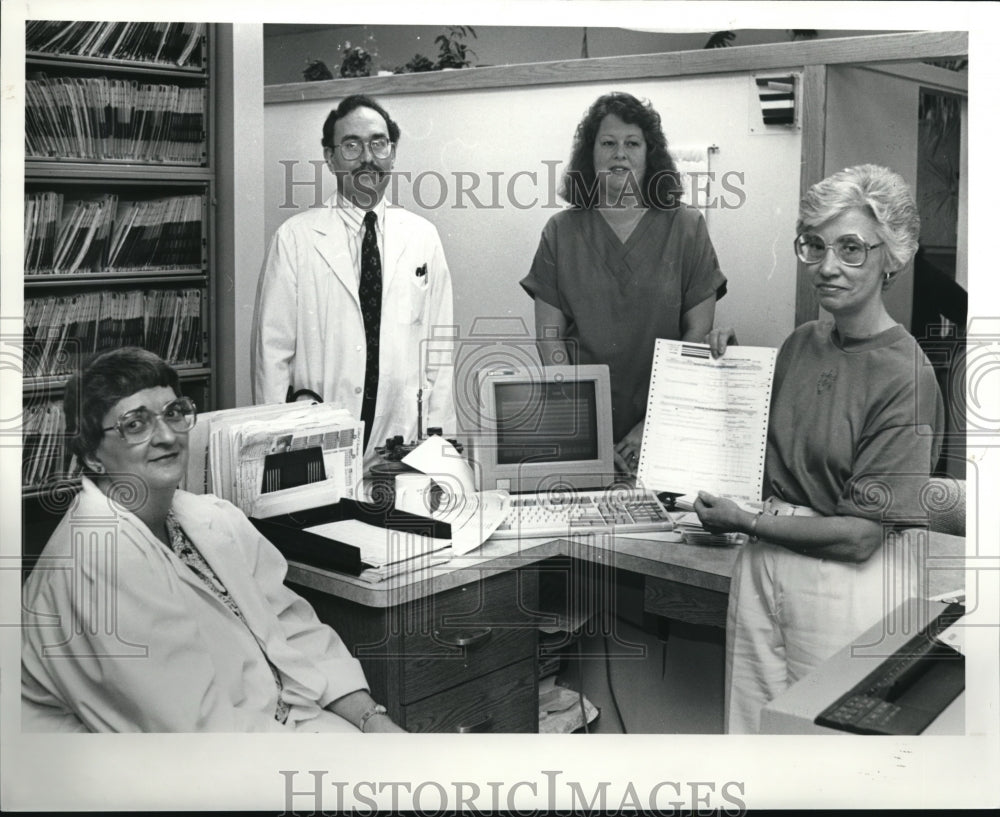 1991 Press Photo Dr Carl Culley and Staff - Historic Images