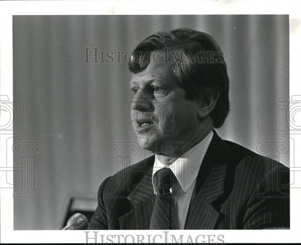 1982 Media Photo Dr. Peter M. Crawford, Citibank VP - Historic Images