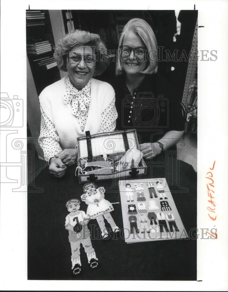 1991 Media Photo Iona Dettlebach and Kim Cool pose in their shop And Sew On - Historic Images