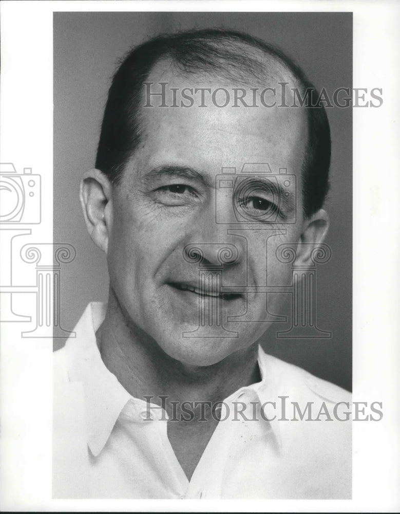 1989 Press Photo Edward Dunlao, owner of New Market Mall in Painesville - Historic Images