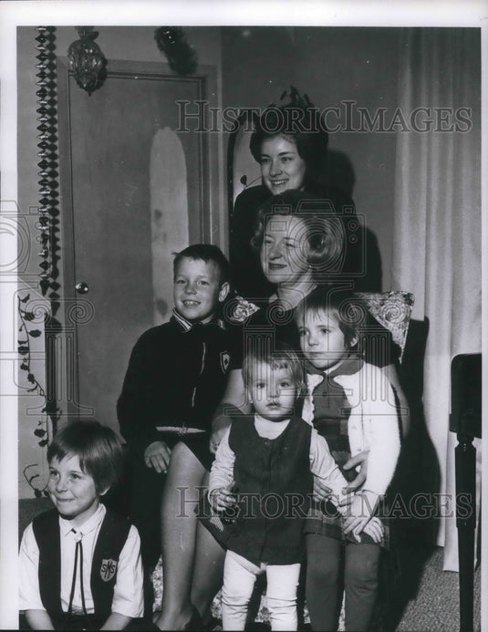 1963 Press Photo Mrs. Jack Donavant and Children, Wife of Mayor of Garfield - Historic Images