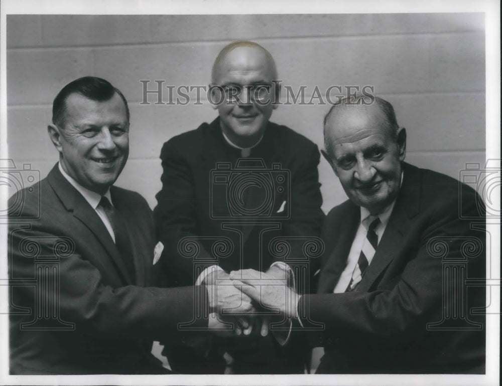 1964 Press Photo Rowland Smith, Father Dun and Robert Black of John Carroll Univ - Historic Images