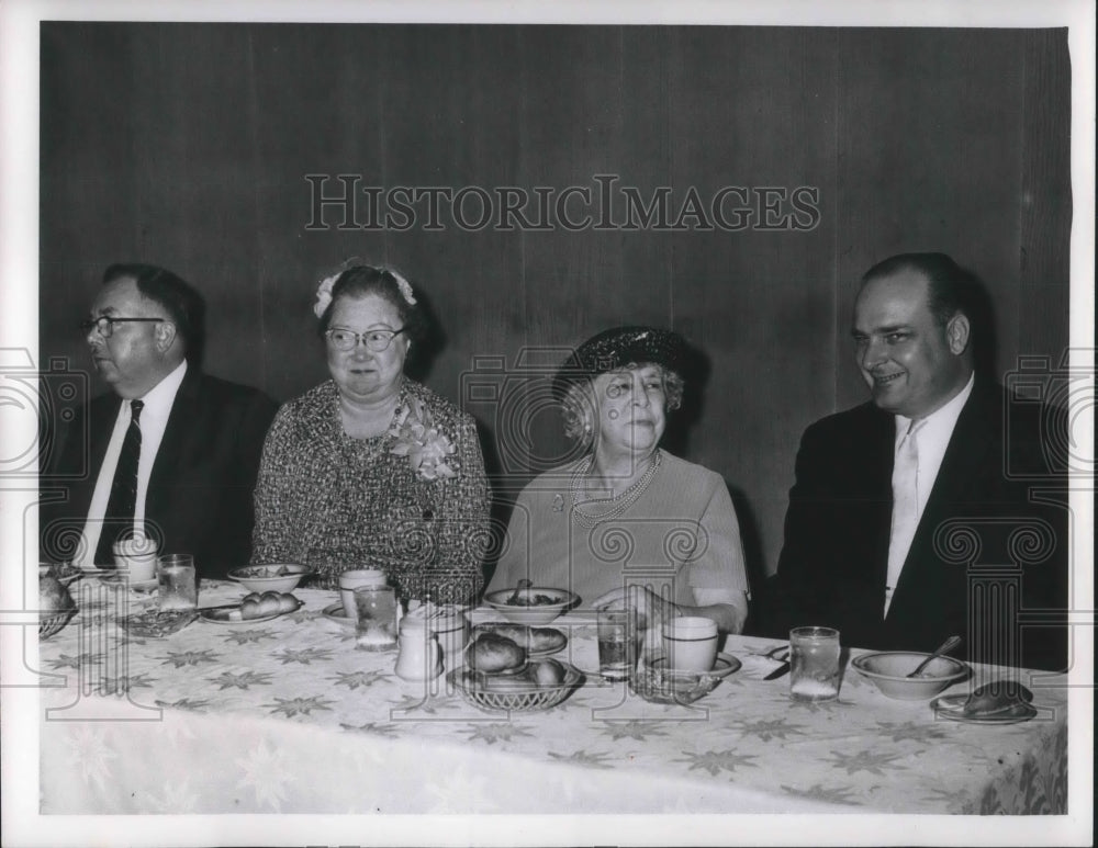 1964 Press Photo Mr. and Mrs. Ralph Donaldson &amp; Son, Louis Mountain at Party - Historic Images