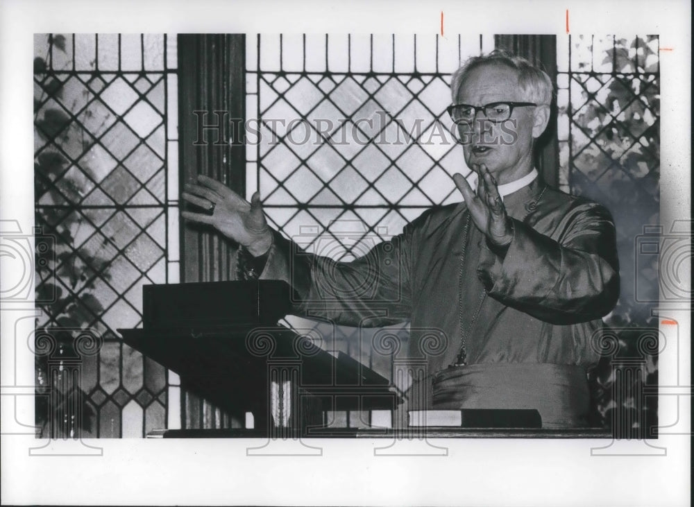 1978 Press Photo Right Rev Bishop C. Dale David Doren speaks at St James Church - Historic Images