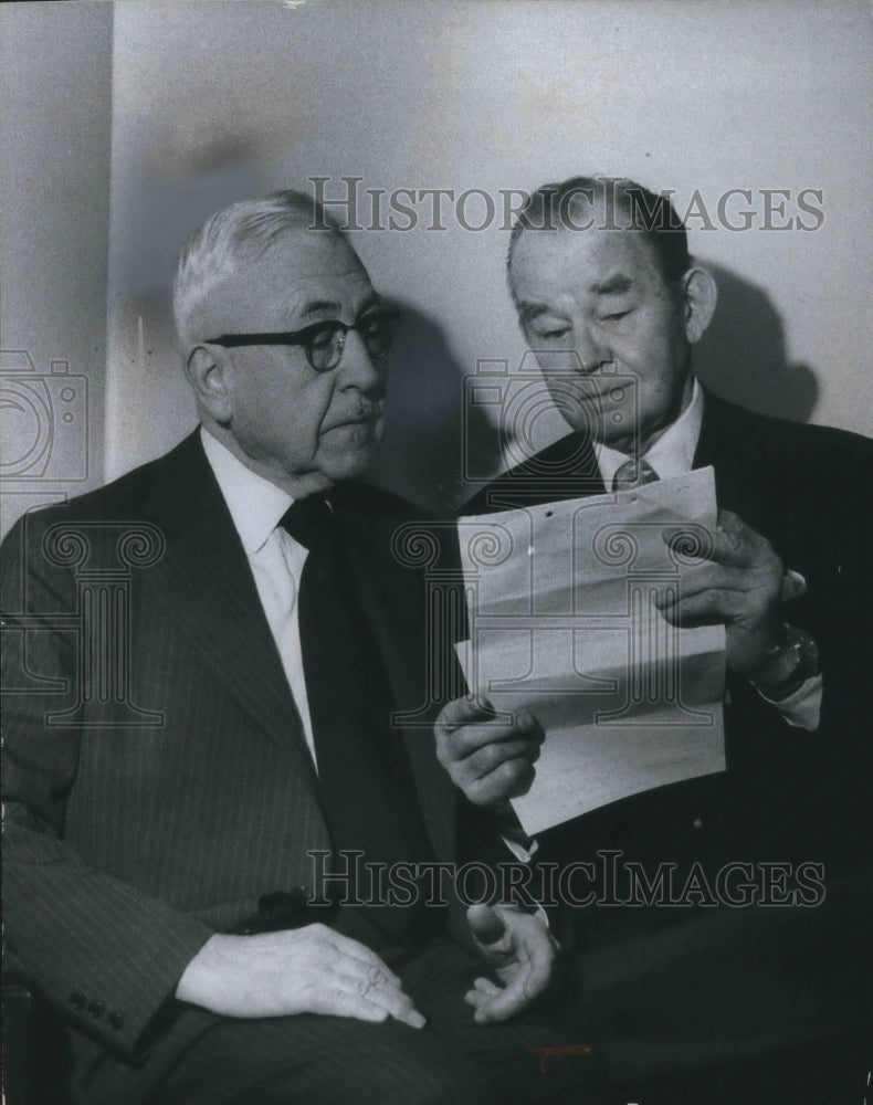 1974 Press Photo Dr Leslie S Dean Arraignment With Lawyer John Butler - Historic Images