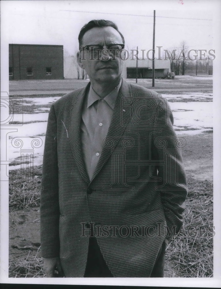 1970 Press Photo August Eble Treasurer Assistant Secretary of Medina Corp. - Historic Images