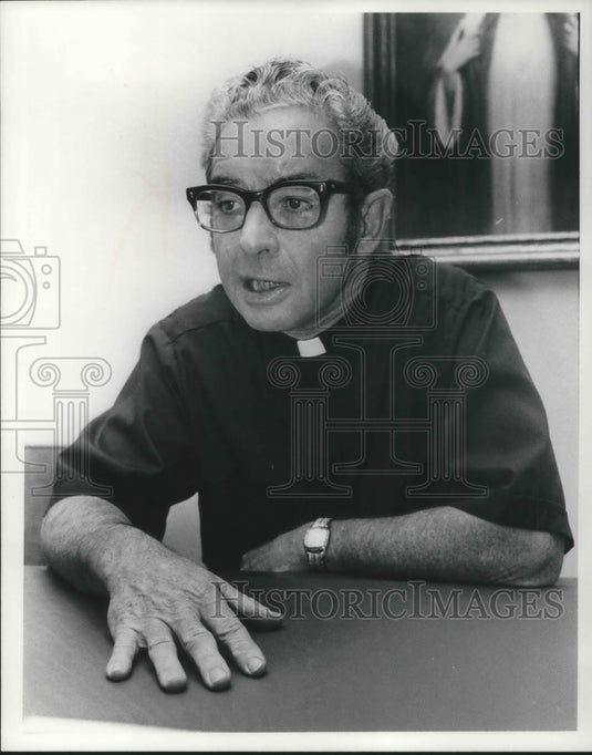 1976 Press Photo Pastor Fr. John Dalton C. Dalton Holy Name Catholic Church - Historic Images
