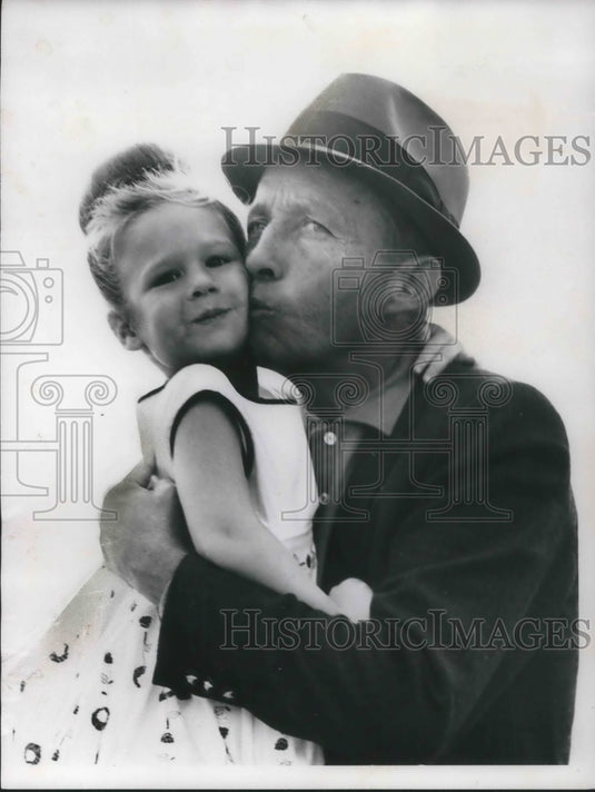 1963 Media Photo Bing Crosby with daughter Mary Frances - Historic Images