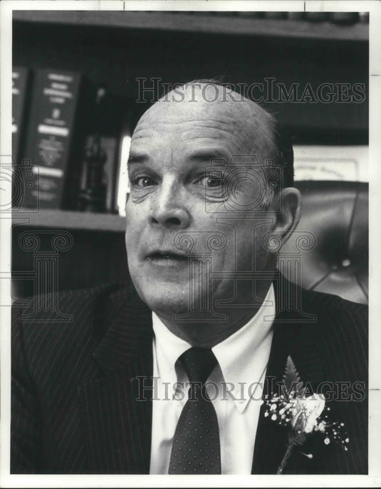 1988 Press Photo Judge John J. Curran, SR swearing in as to his new post - Historic Images