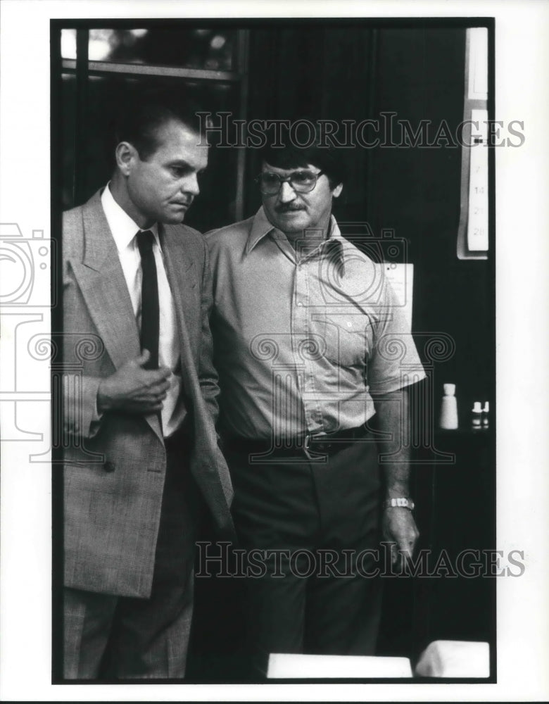 1987 Press Photo Mayor Jerry Balko and Police Chief Andy Dziak in Sheffield Twp. - Historic Images