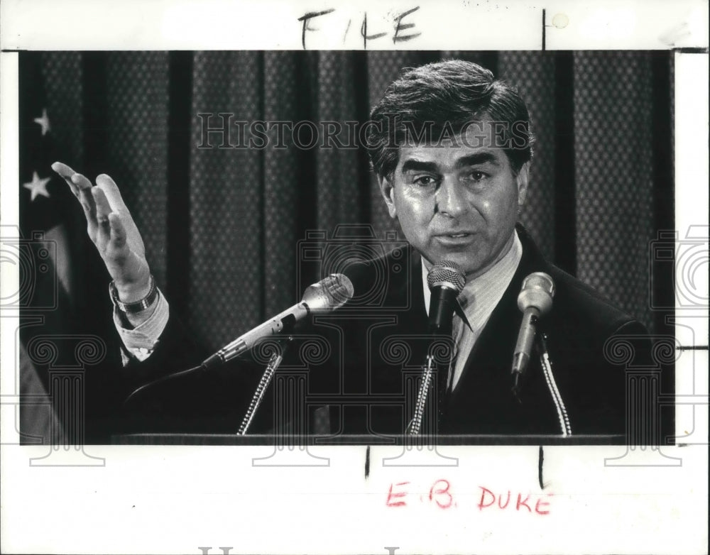 1987 Press Photo Michael S. Dukakis speaking at a campaign rally - Historic Images