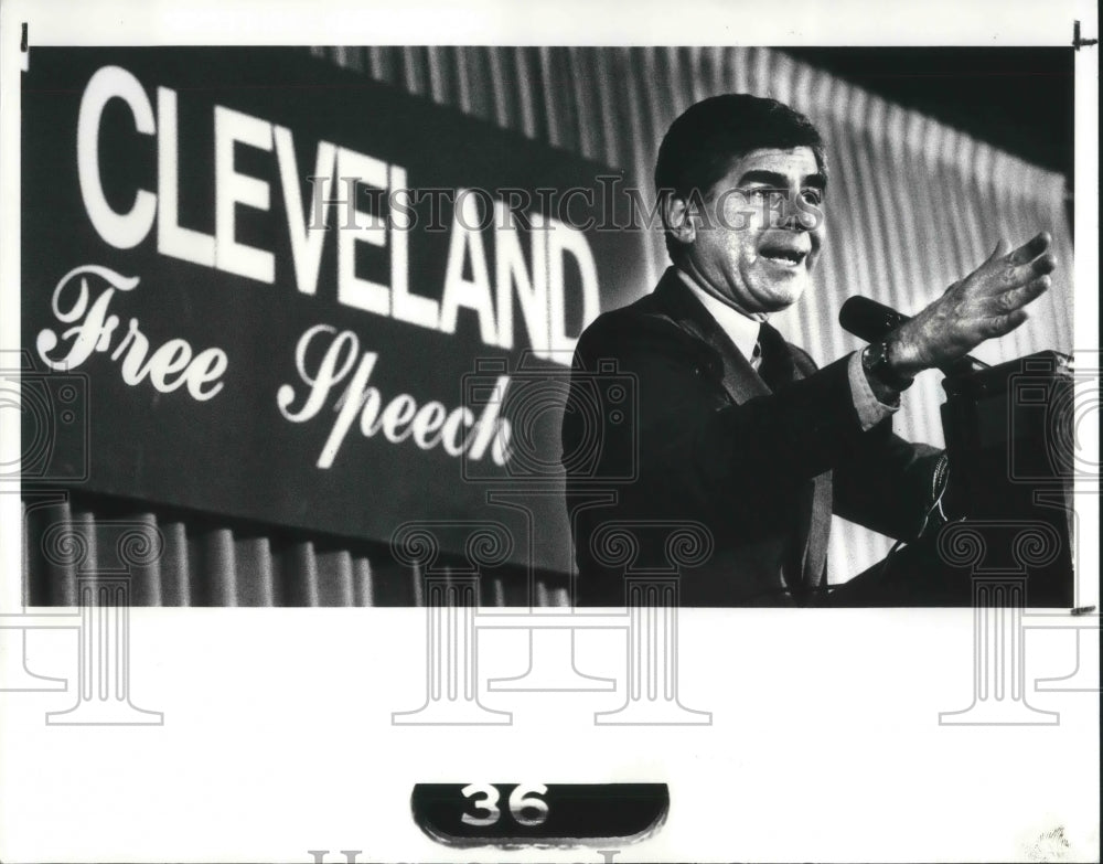 1988 Press Photo Michael Dukakis answering questions before the City Club meet - Historic Images