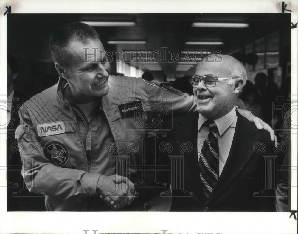 1982 Press Photo Space shuttle astronaut Bob Overmyer is given a hero&#39;s welcome - Historic Images