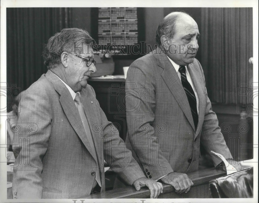 1981 Press Photo Louis Ducati with Law Director Donald Freda during a town heari - Historic Images