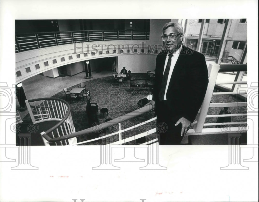 1988 Press Photo CWRU Dean of the Weatherhead School of Business Scott Cowen - Historic Images