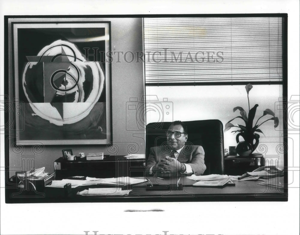 1989 Press Photo Robert P. Duvin, specializing in management law/labor relations - Historic Images