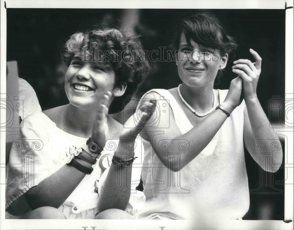 1987 Press Photo Sarabeth Eason and Robi Webster at a pro choice rally - Historic Images