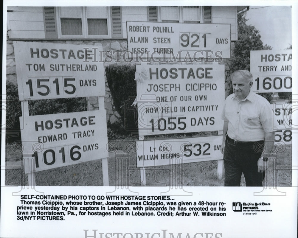 1989 Press Photo Thomas Cicippio brother of Hostage Joseph Cicippio in Lebanon. - Historic Images