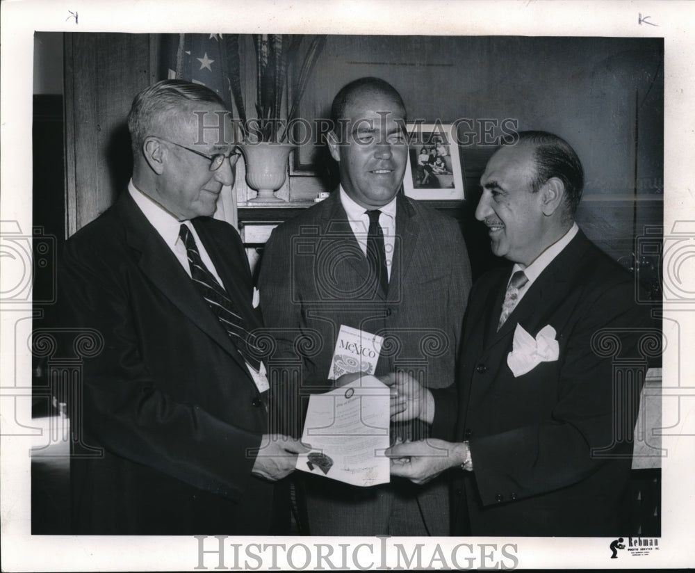 1961 Press Photo Mayor Anthony J. Celebrezze declares Davis Cup Tennis Week - Historic Images