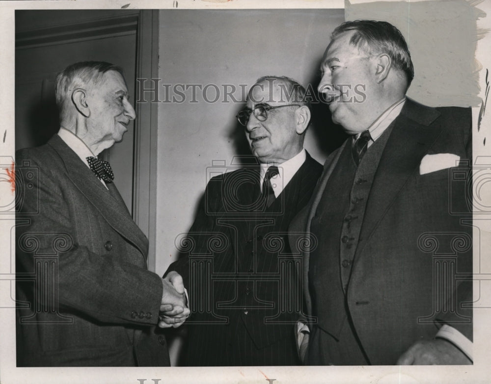 1953 Press Photo W. G. Vorpe, retiring sect PD Old Timers w/ I. F. Freiberger - Historic Images