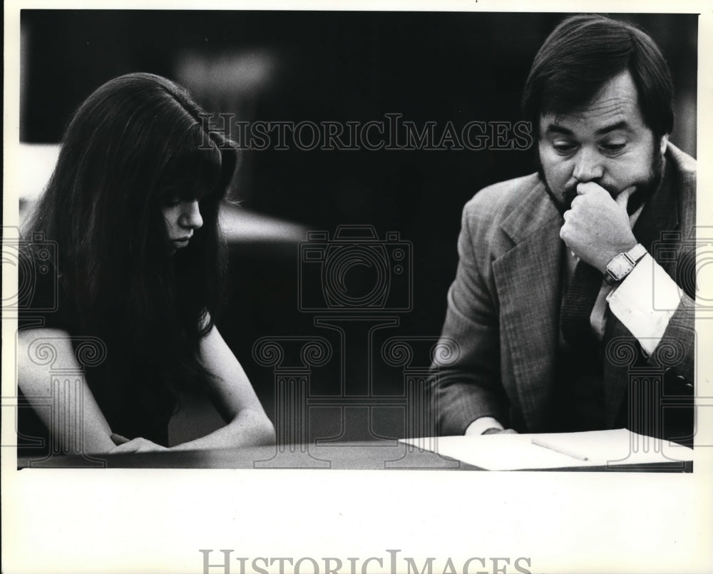 1982 Press Photo Theresa Bickerstaff with Atty. James McIlvane - Historic Images