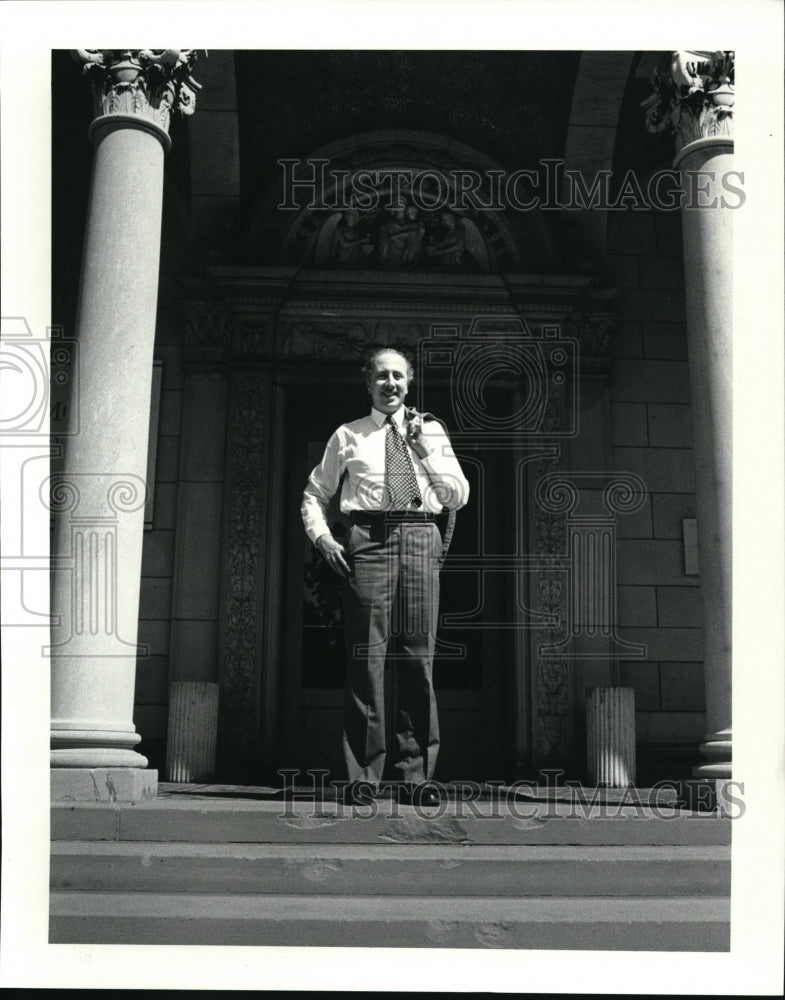 1986 Press Photo William Chiega New Director Of The Allen Museum Oberlin - Historic Images