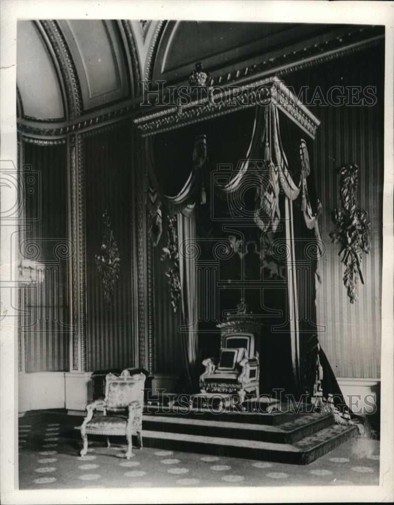 1937, Throne Room in Buckingham Palace home of English Kings. - Historic Images
