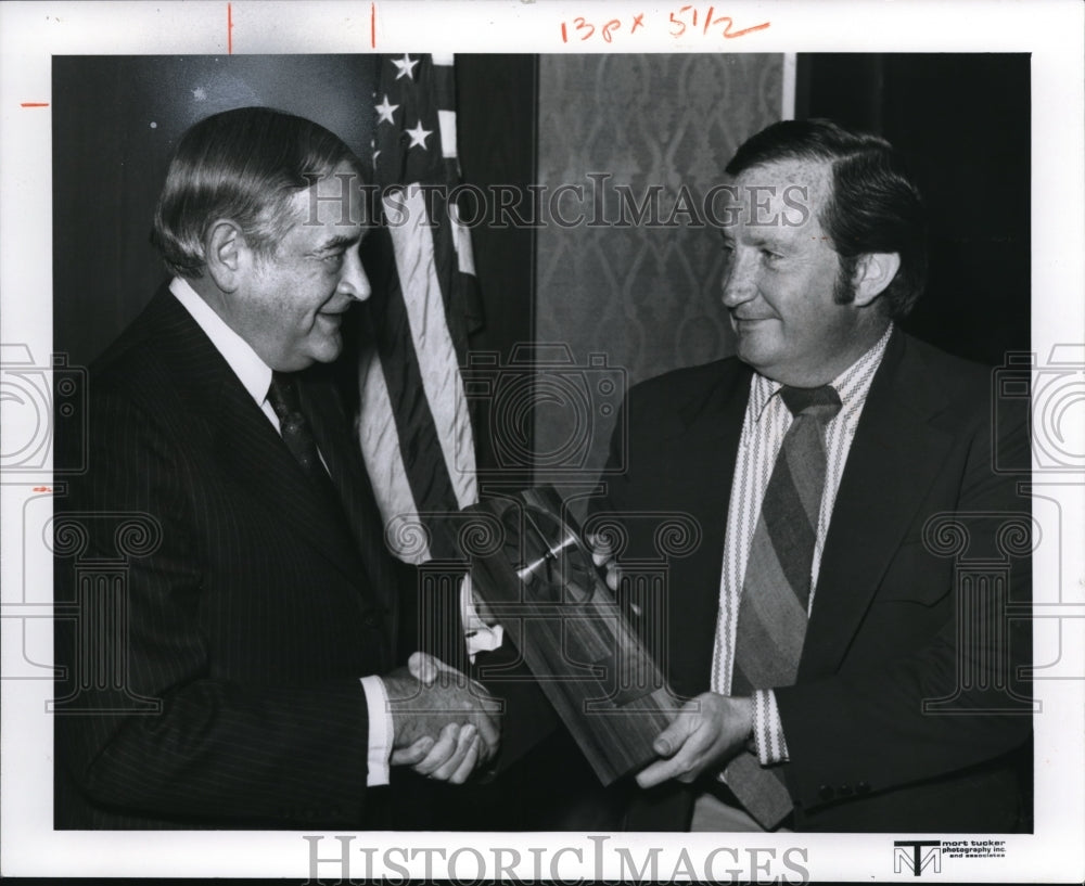 1976 Press Photo Arthur E Earley Meddrum Fewsmith Advertising Man Of The Year - Historic Images