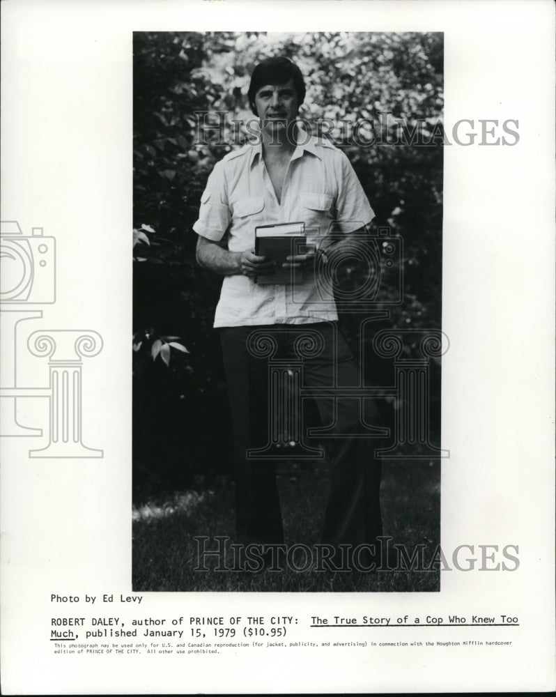 1979 Press Photo Robert Daley author of Prince of the City - Historic Images