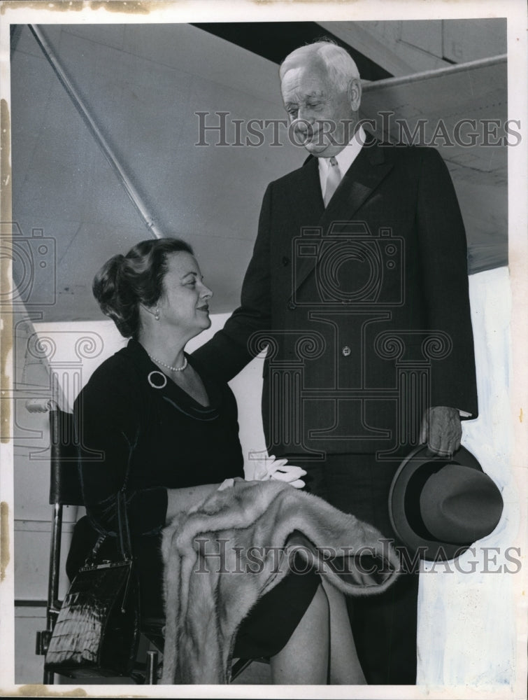 1965 Press Photo Mr. and Mrs. Cyrus S. Eaton arrive at Cleve airport via Detroit - Historic Images