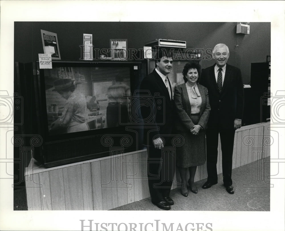 1984 Press Photo Mr. and Mrs. Leonard Cohan - Historic Images