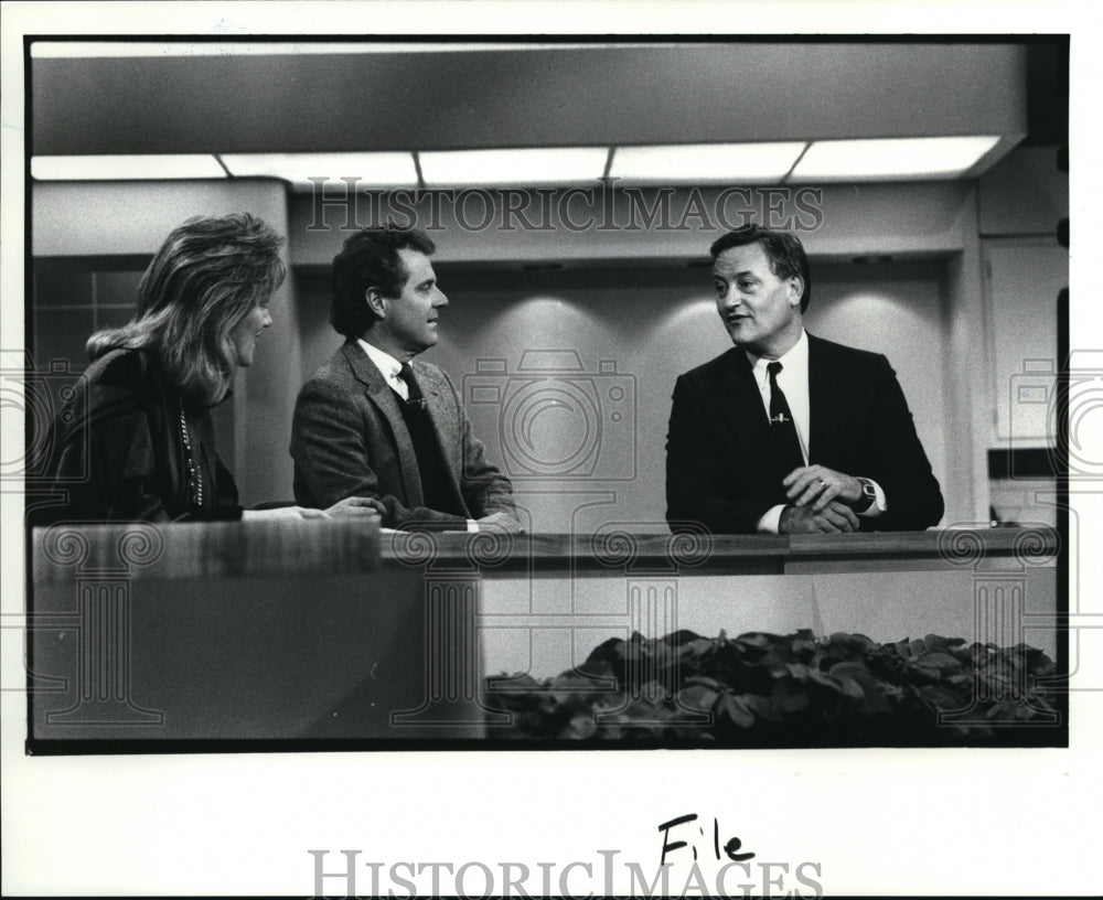 1988 Press Photo Governor Richard Celeste Being Interviewed - Historic Images