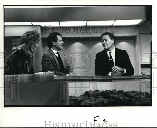 1988 Press Photo Governor Richard Celeste Being Interviewed - Historic Images